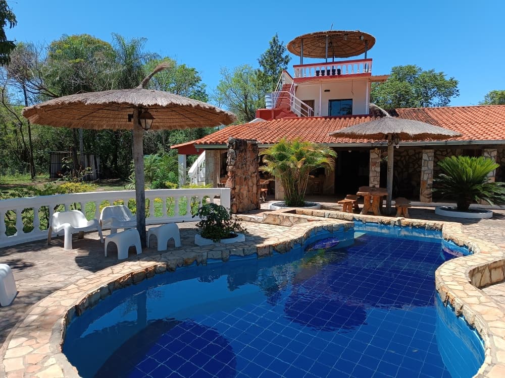 Pool am Paradise City Saloon in Altos, Paraguay